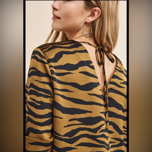 Dynamite/ Tie back/ Satin feel/ Short sleeve/ Zebra print/ Size US M - Picture 5 of 14